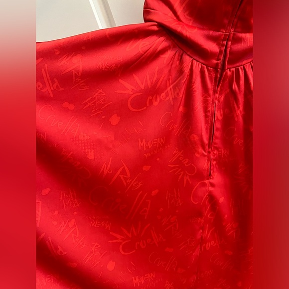 CURELLA DISNEY DRESS SIZE XS NWOT RED LIVE ACTION WITH POCKETS - Picture 8 of 13